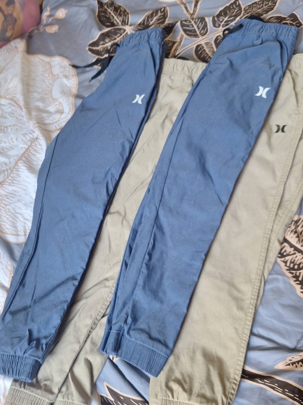 Hurley Boy's Joggers Size 7/8. 4 Pairs! 2-khaki, 2-blue